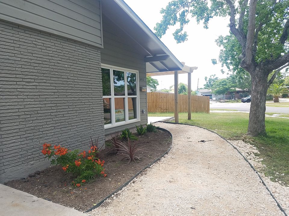 Entry walk (construction)