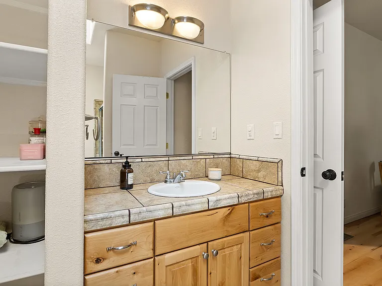 2048 Woodland Dr — Photo 12