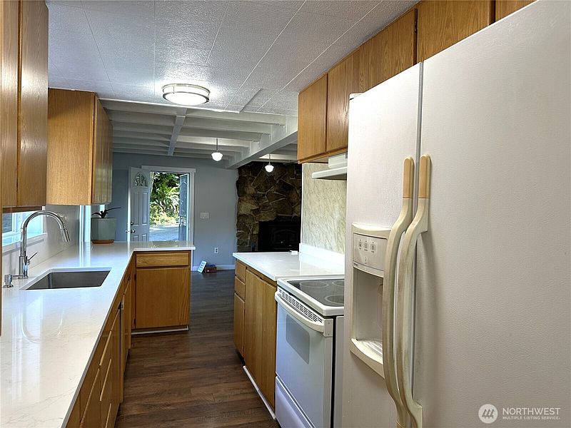 4th image of 161 E Forest Drive