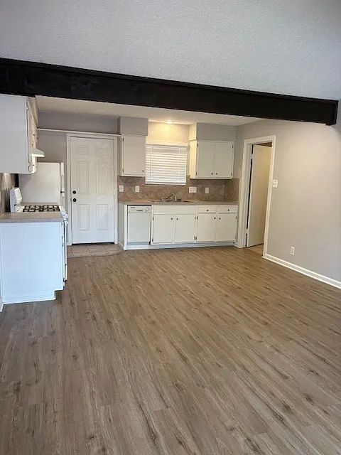 2 bed, 1.5 bath, 950 sqft, $1,195 — Photo 1