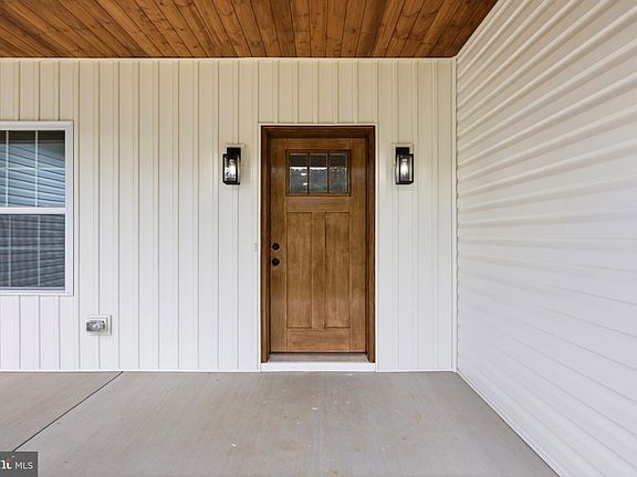 4th image of 42 Spruce Ln