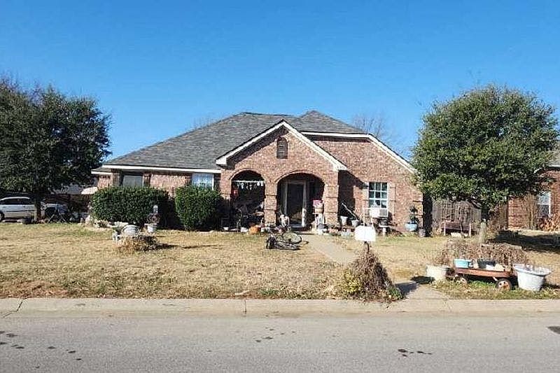 1st image of 820 Meadowview Ct