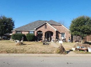 820 Meadowview Ct, Aubrey, TX 76227
