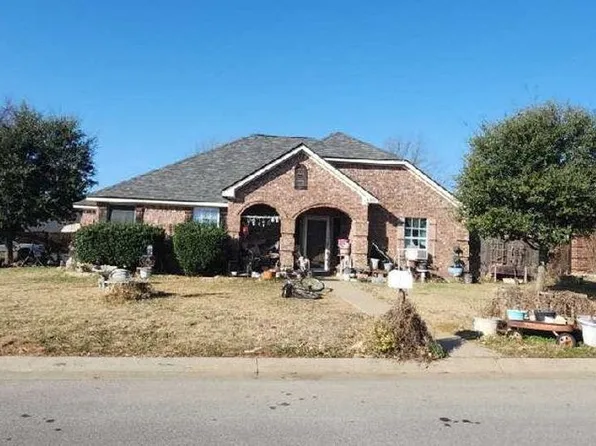 820 Meadowview Ct, Aubrey, TX 76227
