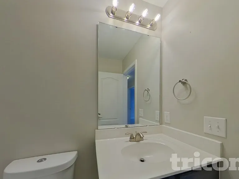 1048 Silverberry St — Photo 12