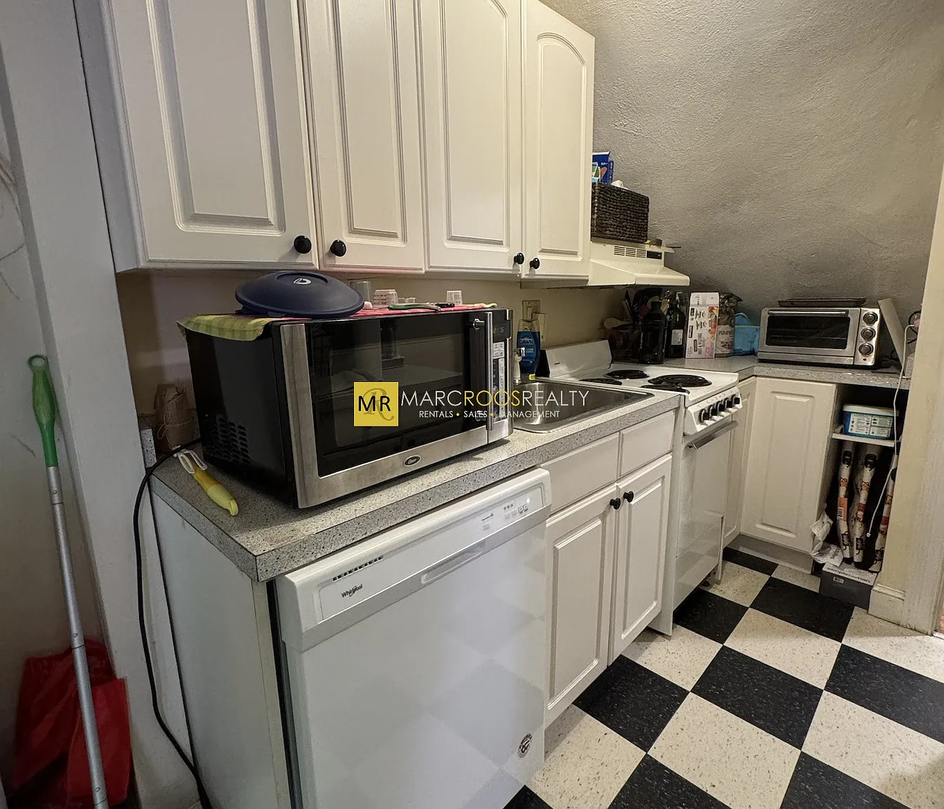 2 bed, 9999 sqft, $4,400 — Photo 3