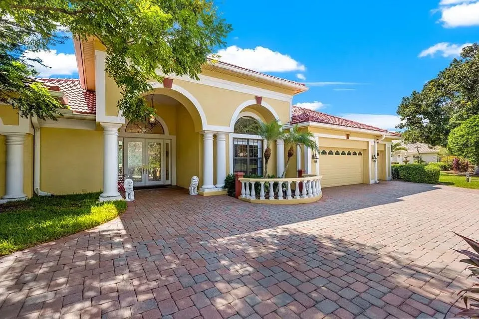 4 bed, 3.5 bath, 3709 sqft, $4,800 — Photo 3