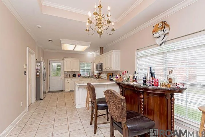 10125 Springbrook Ave — Photo 3