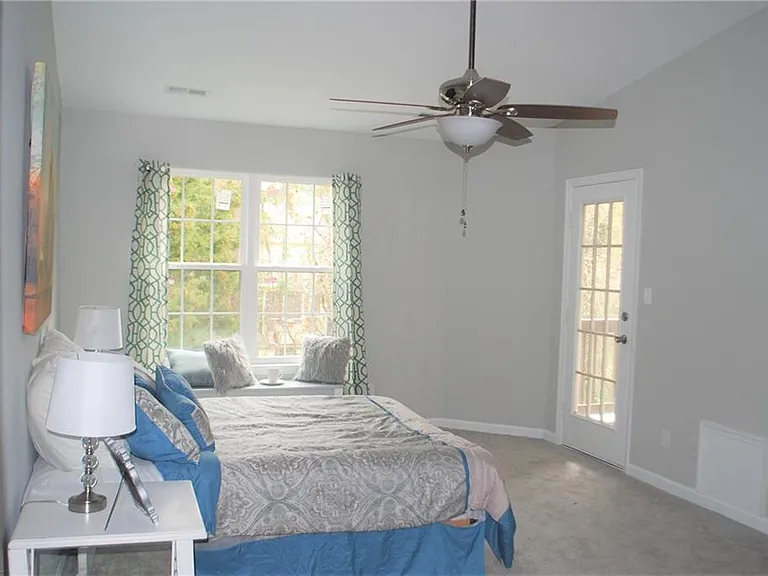 948 Allendale Dr — Photo 9