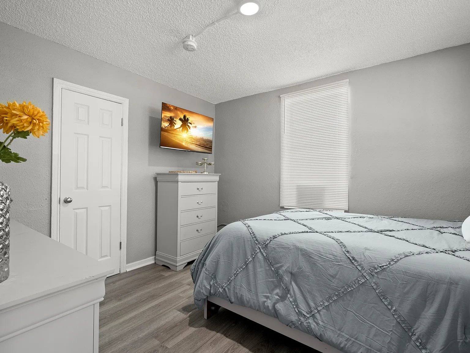 2 bed, 775 sqft, $1,995 — Photo 3