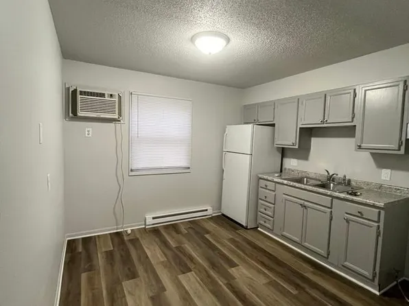 723 E 6th St S #4, Newton, IA 50208