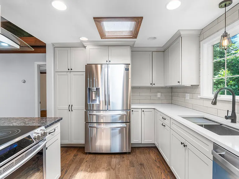 215 Manor Rd — Photo 11