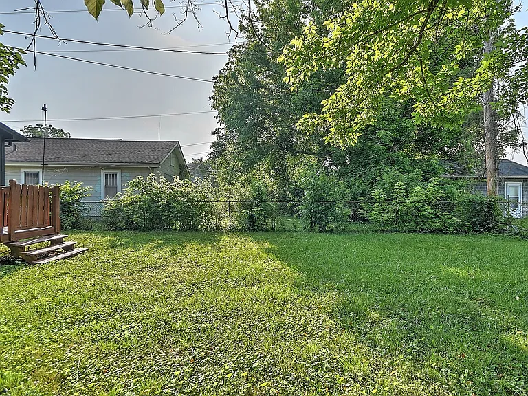 921 Elizabeth St — Photo 30