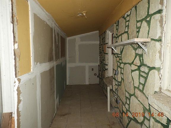 5th image of 512 SW 35th St