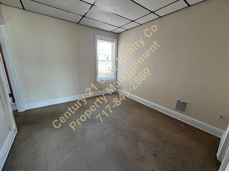 1305 N George St #2 — Photo 11