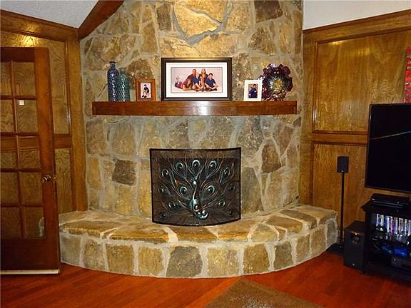 3rd image of 702 Wayland Dr