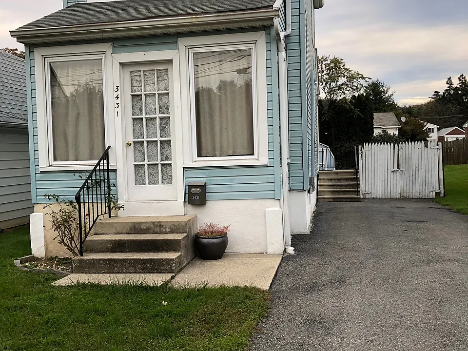 3431 Montrose Ave