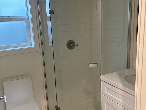 3rd image of 12 Oak Hill Way