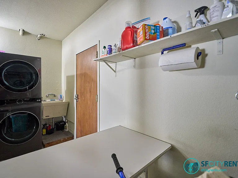 1043 Dolores St — Photo 24