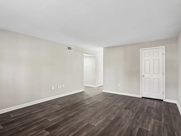 Brentwood Apartments — Photo 21