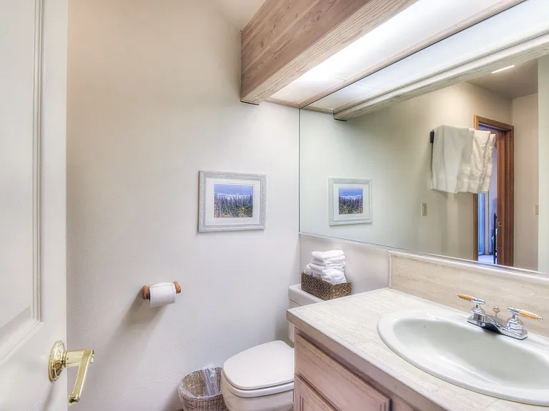 5669 Uplands Rd — Photo 17