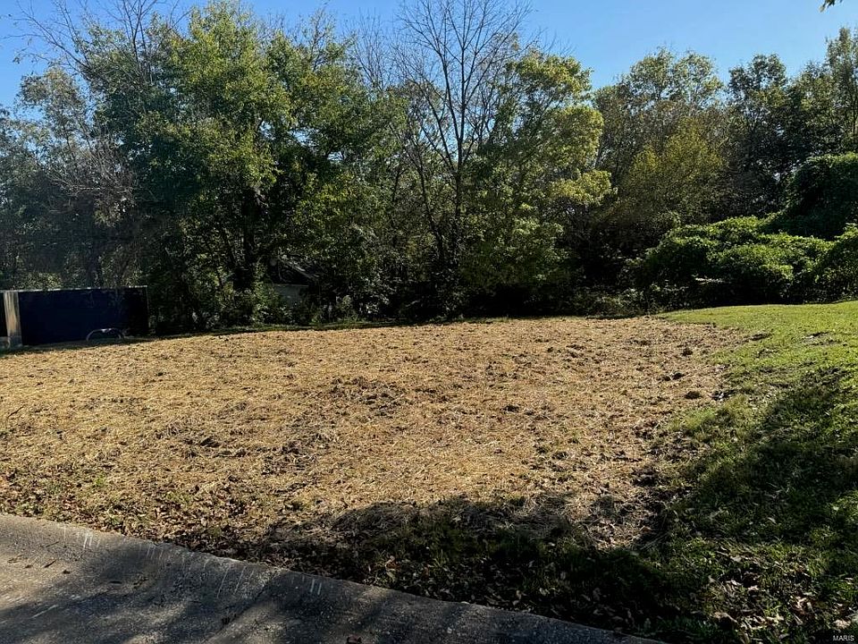 1st image of 711 Bogy St