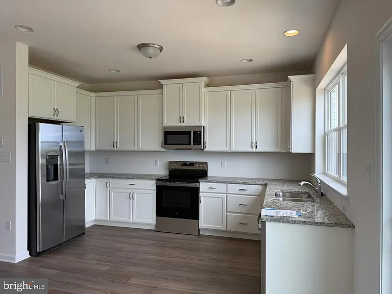 748 Rosler Way — Photo 3