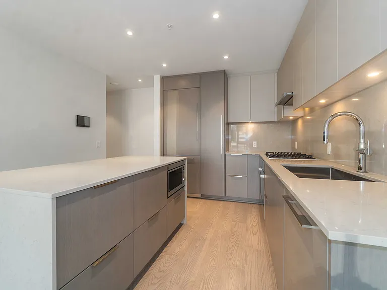 128 W 15th St #D260 — Photo 9