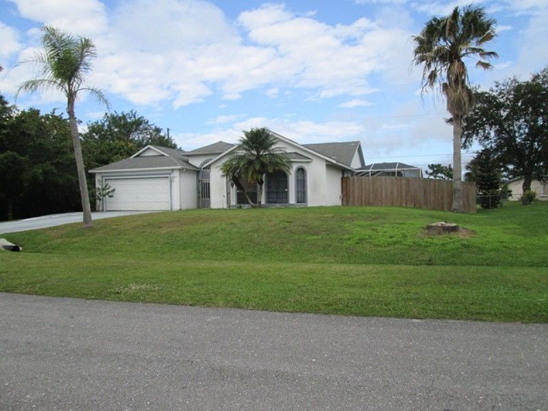 1st image of 865 Tulip Dr