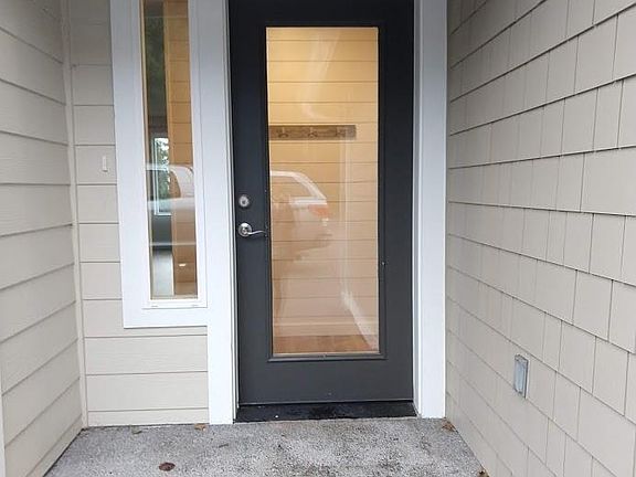 2nd image of 1036 Hillcrest Dr
