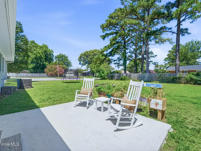 110 Estate Dr — Photo 22