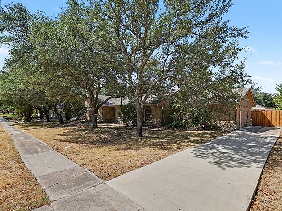 3rd image of 4109 Keele Dr