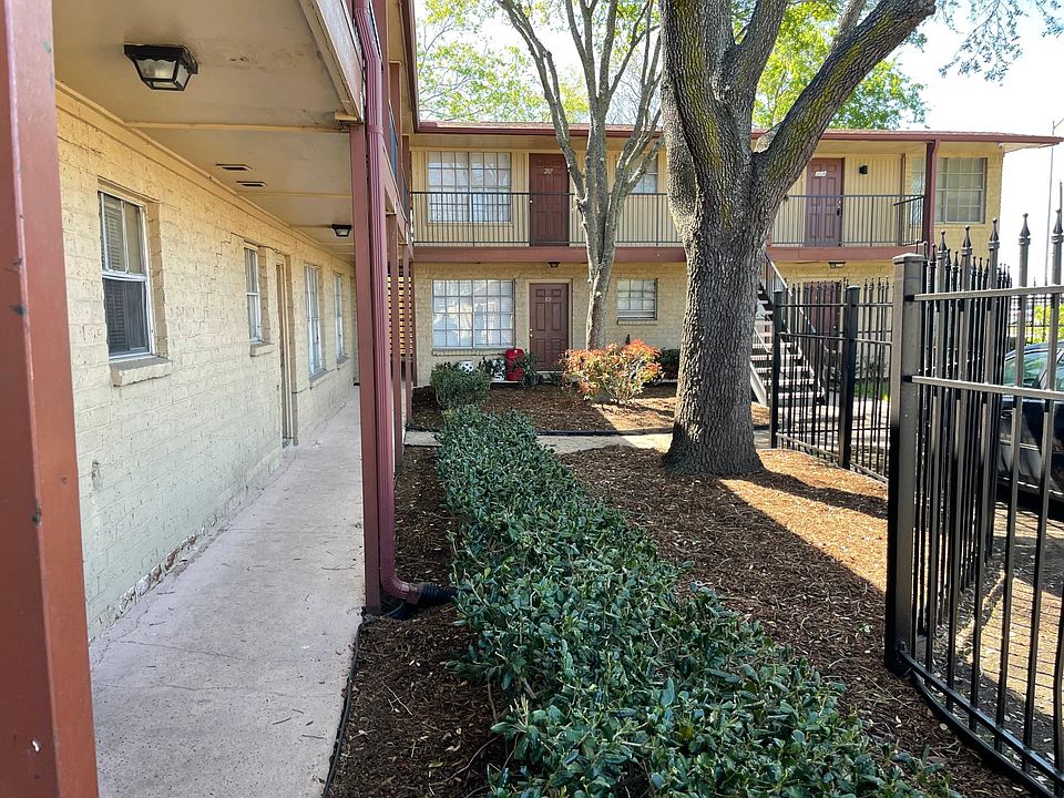 1st image of 4710 Airport Blvd #104