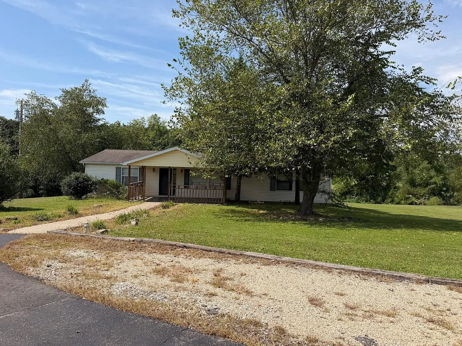 3 bed, $950 — Photo 1