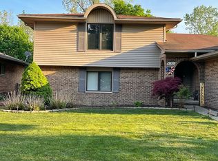 41921 Greenwood Dr, Canton, MI 48187