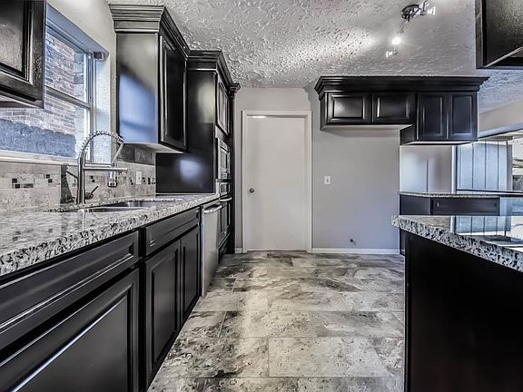 4th image of 22222 Fincastle Dr