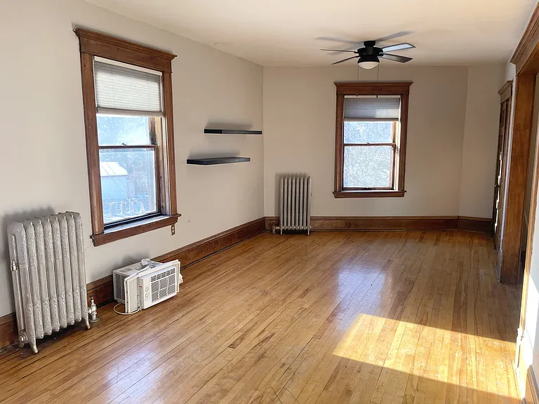 Raymond Flats — Photo 27
