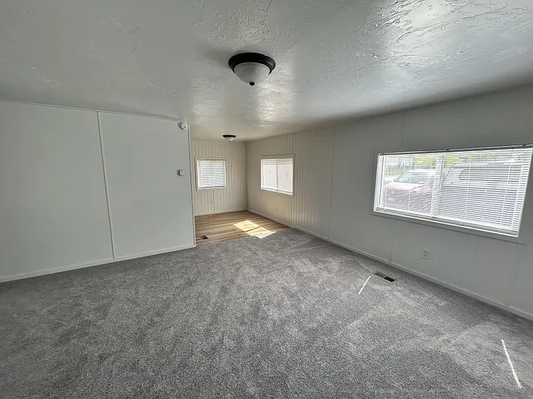142 Jack St — Photo 3