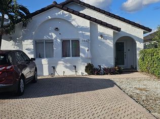 7683 NW 167th St, Hialeah, FL 33015
