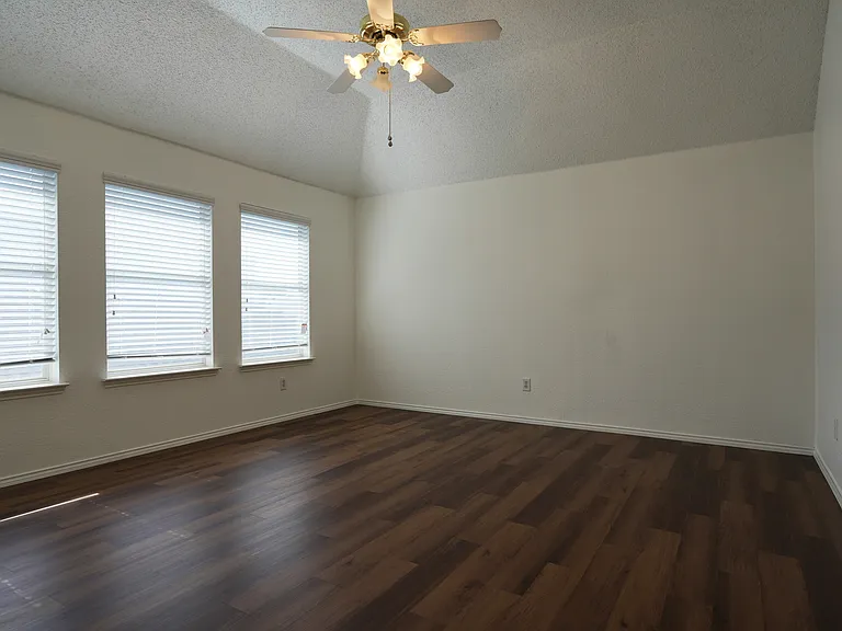 2032 Fox Glen Dr — Photo 11