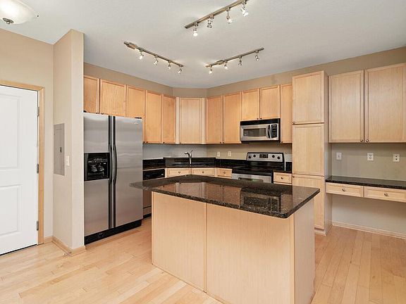 5th image of 1800 Graham Ave Unit 103