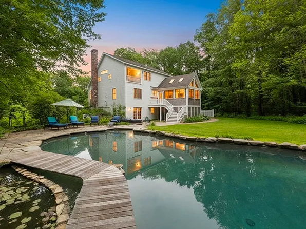 81 Tahattawan Rd, Littleton, MA 01460