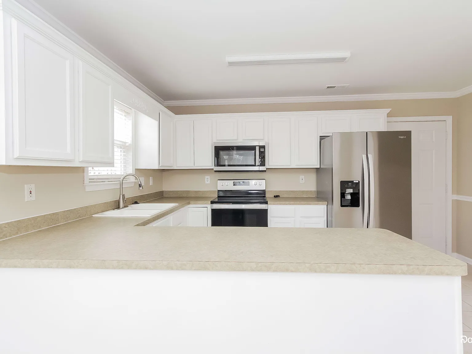 4 bed, 2.5 bath, 2342 sqft, $2,275 — Photo 4