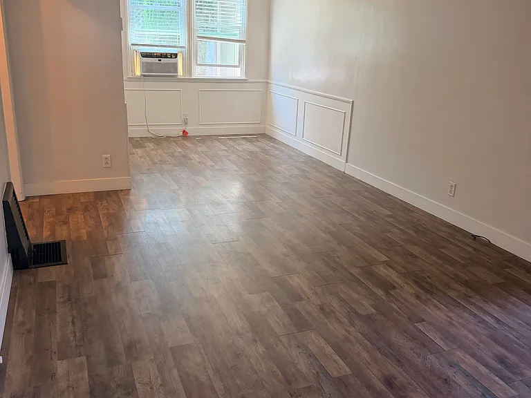 5010 Riverton Ave — Photo 8
