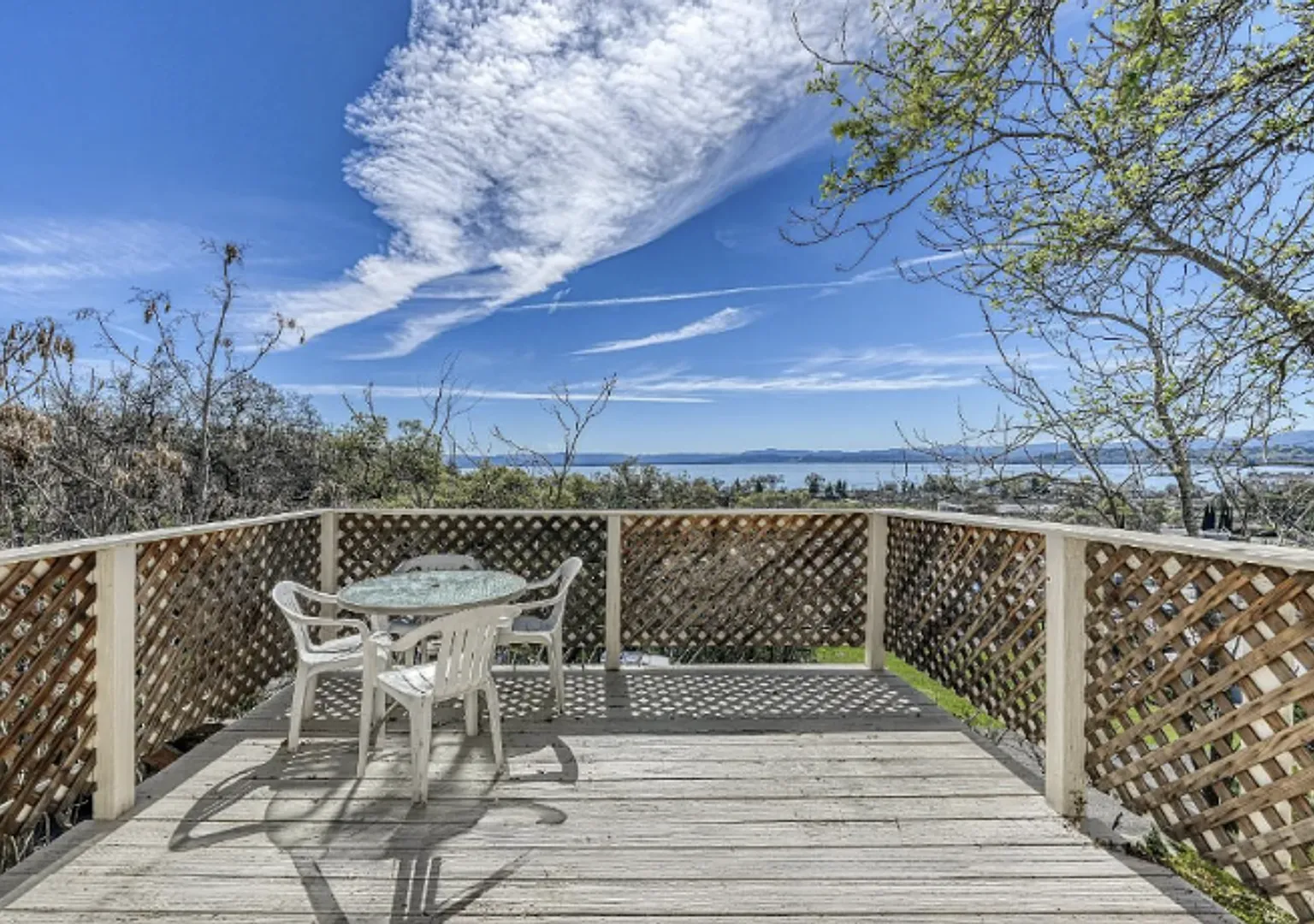 Beautiful 3BD/2BA Home with Lake & Mt. Konocti Views — Photo 3