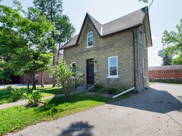 2195 King Rd, King, ON L7B 1G3