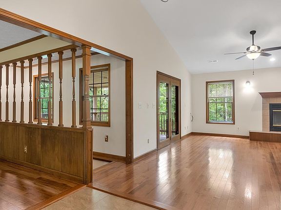 3rd image of 157 Bay Colony Rd
