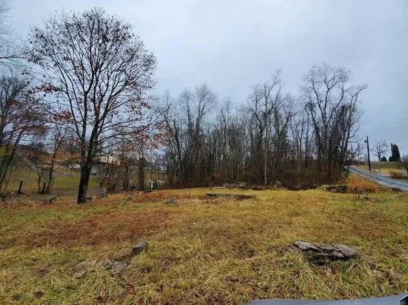 50 Goff Rd, Oak Hill, WV 25901