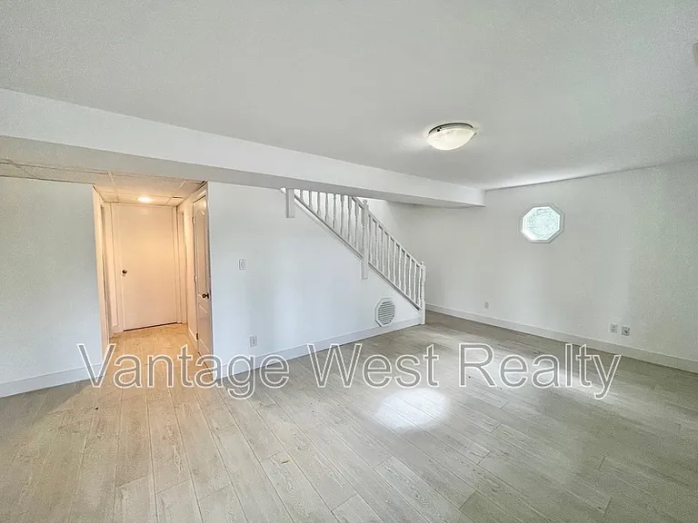 240A Wallace Rd — Photo 27