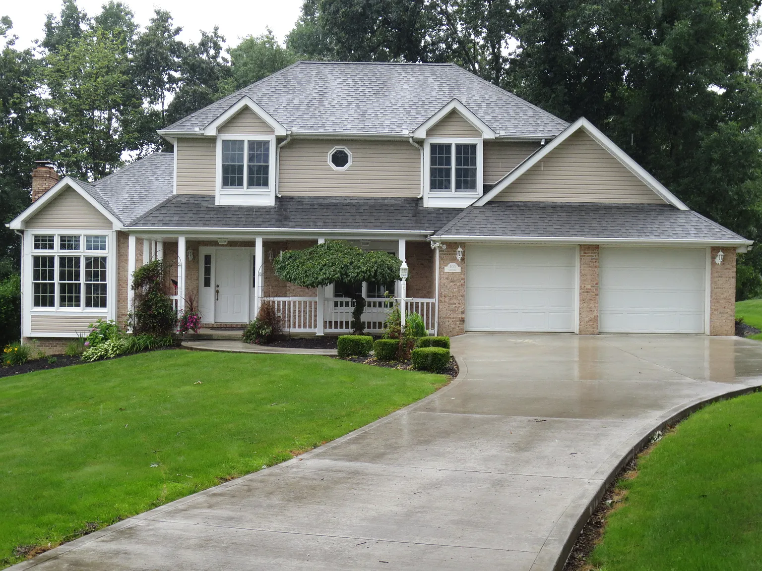 200 Crestwood Dr photo 1